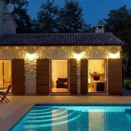 度假居 In Mit Terrasse, Whirlpool Und Garten *
