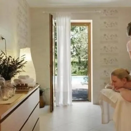 In Mit Terrasse, Whirlpool Und Garten Holiday home Karigador