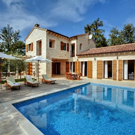 Holiday home In Mit Terrasse, Whirlpool Und Garten
