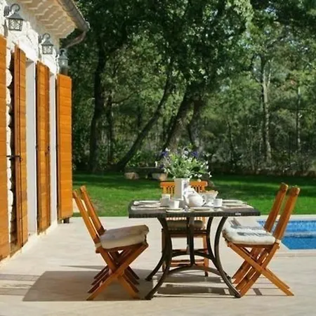 In Mit Terrasse, Whirlpool Und Garten Karigador